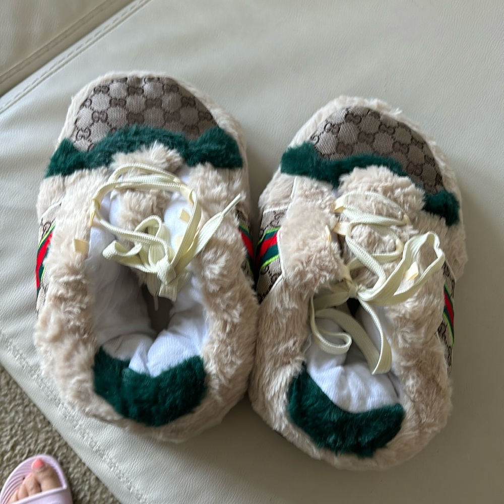FASHION SLIPPERS…THEY ARE UNISEX